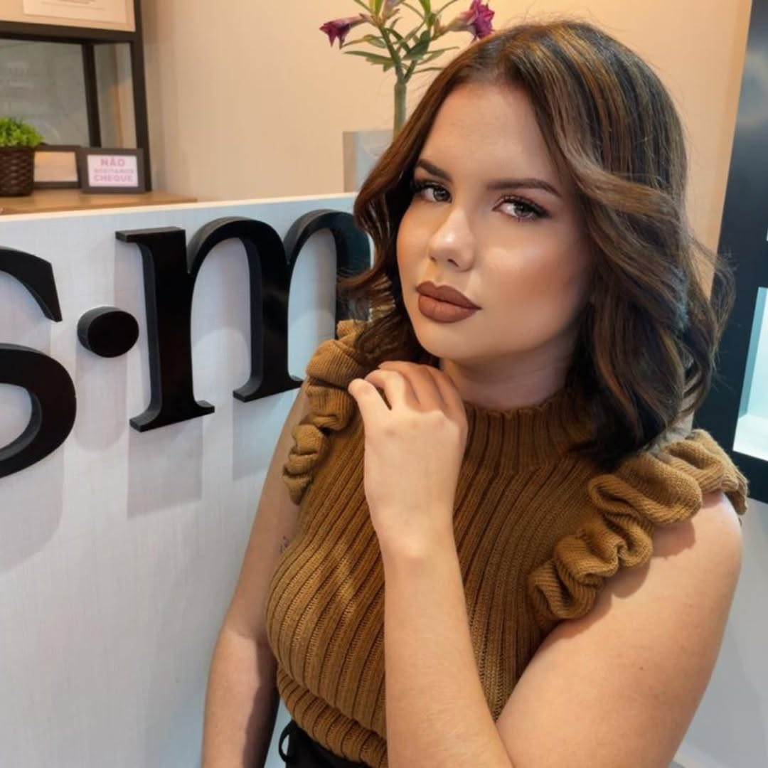 Produção de cabelo e maquiagem realizada no S.M Studio de Beleza